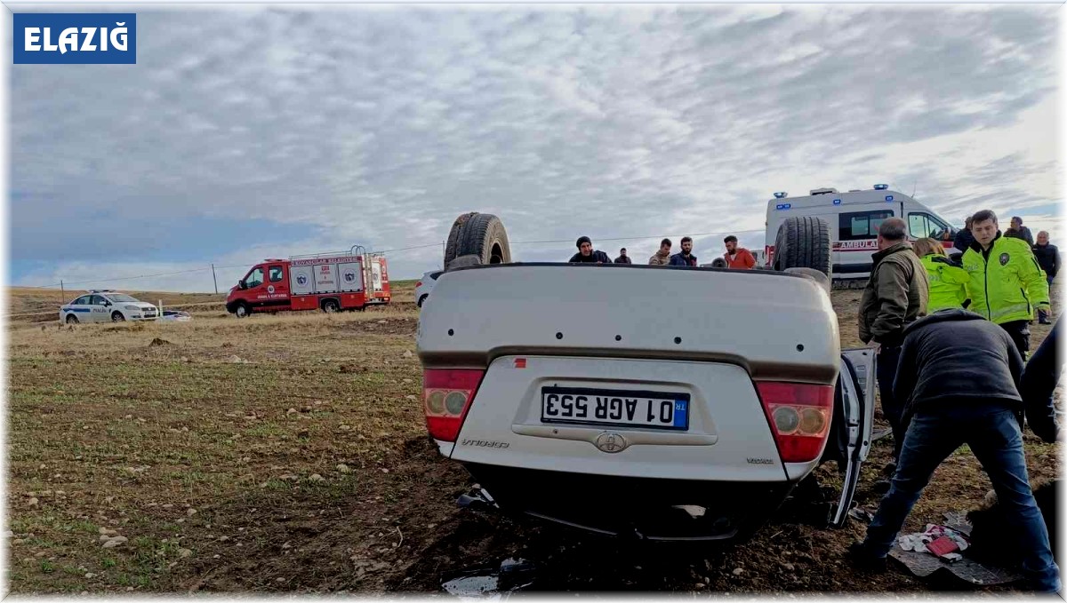Elazığ'da otomobil takla attı: 2 yaralı