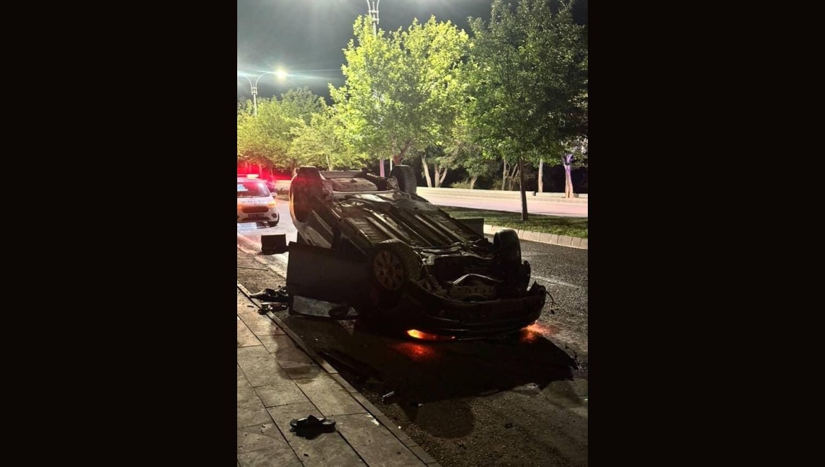 Elazığ'da otomobil takla attı: 2 yaralı