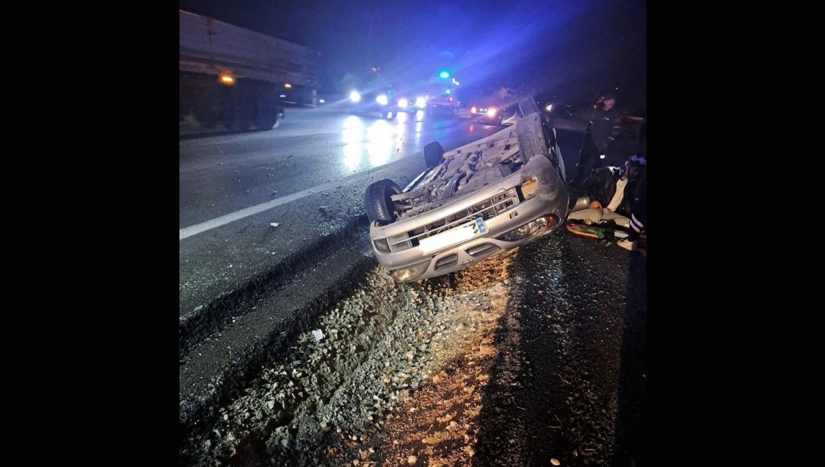 Elazığ'da otomobil takla attı: 2 yaralı