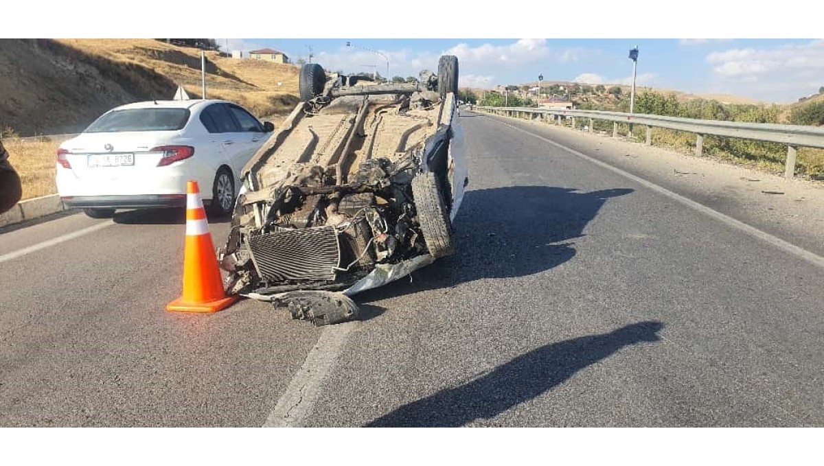 Elazığ'da otomobil takla attı