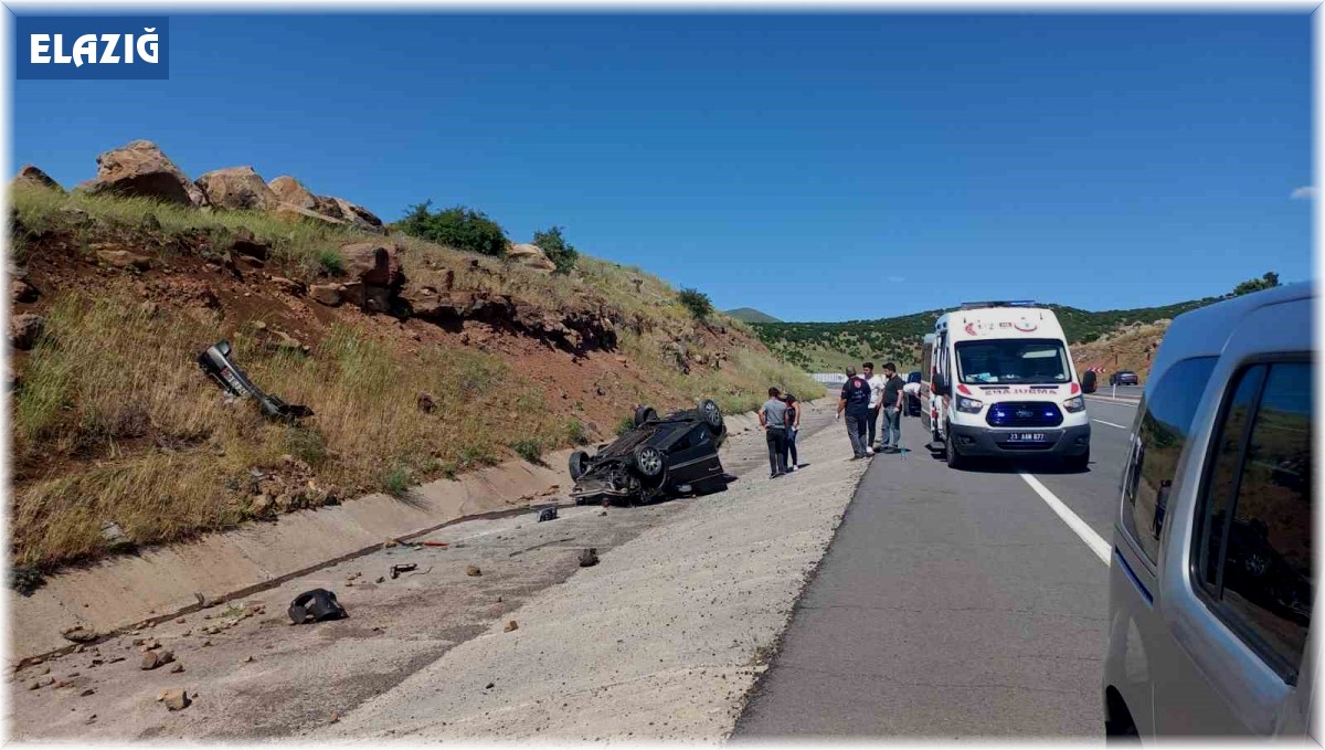 Elazığ'da otomobil ters döndü: 1'i ağır 3 yaralı