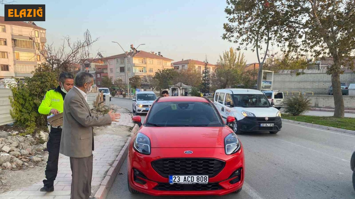 Elazığ'da otomobil yayaya çarptı: 1 yaralı