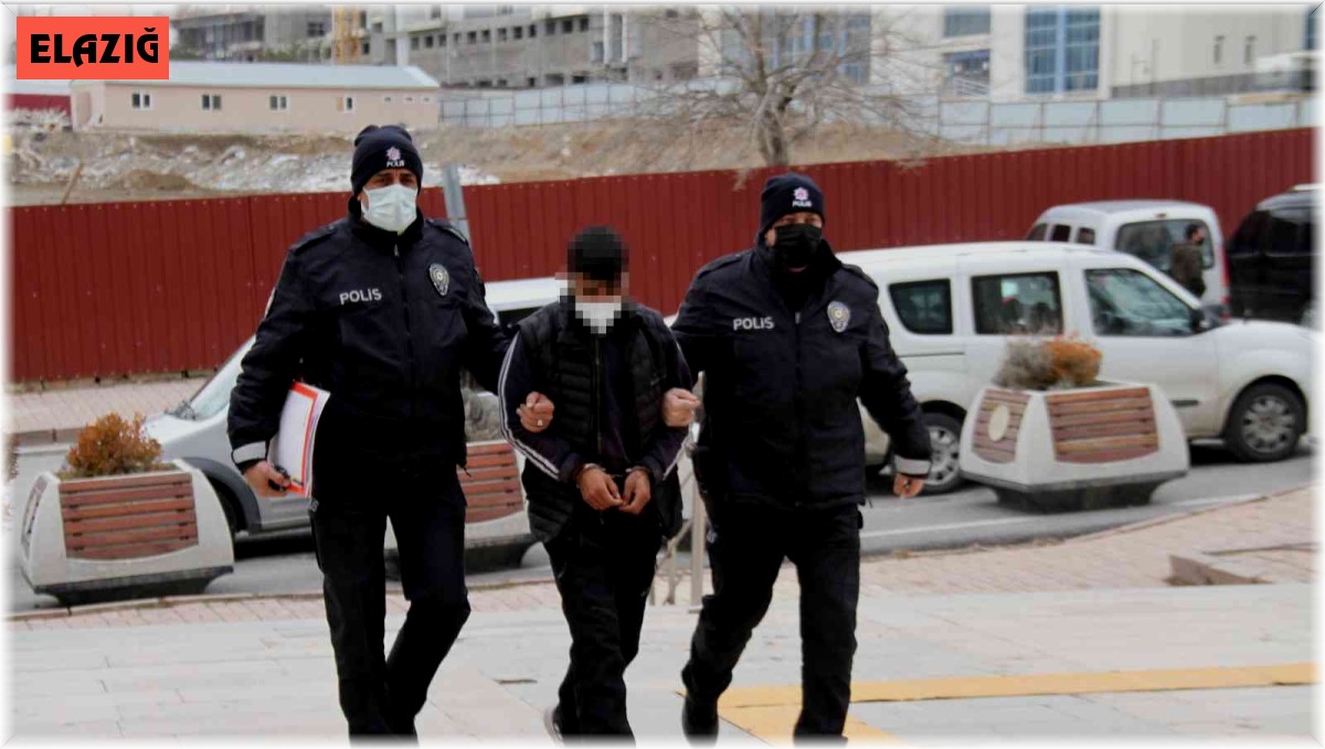 Elazığ'da otomobilden teyp çalan hırsızı tutuklandı