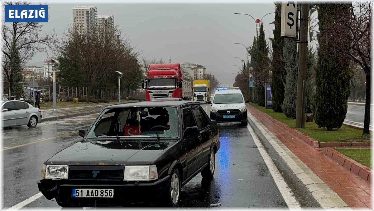 Elazığ'da otomobilin çarptığı çocuk yaralandı