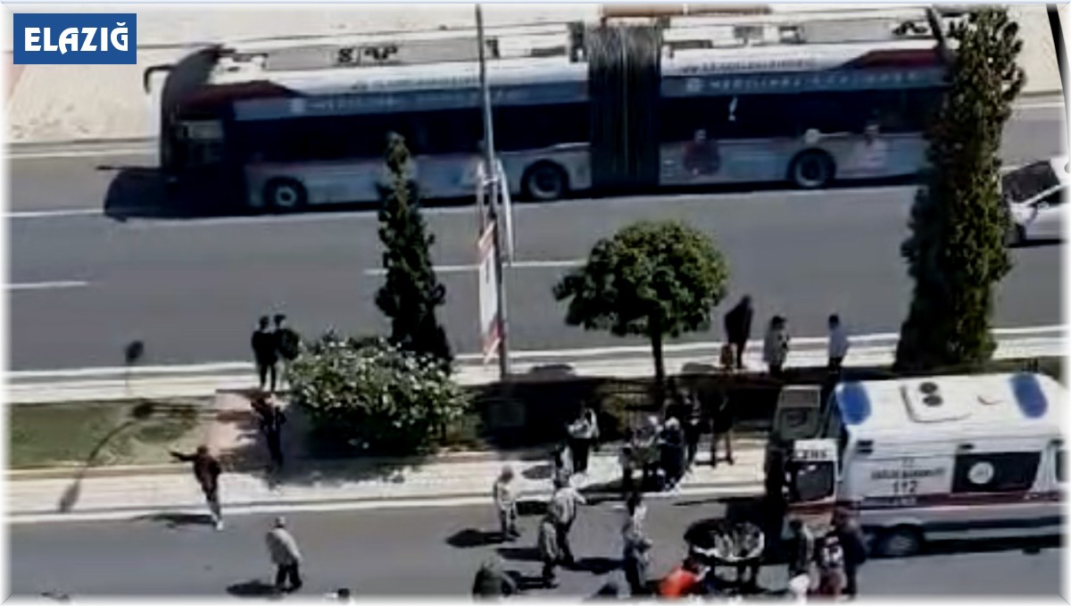 Elazığ'da otomobilin çarptığı kadın yaralandı