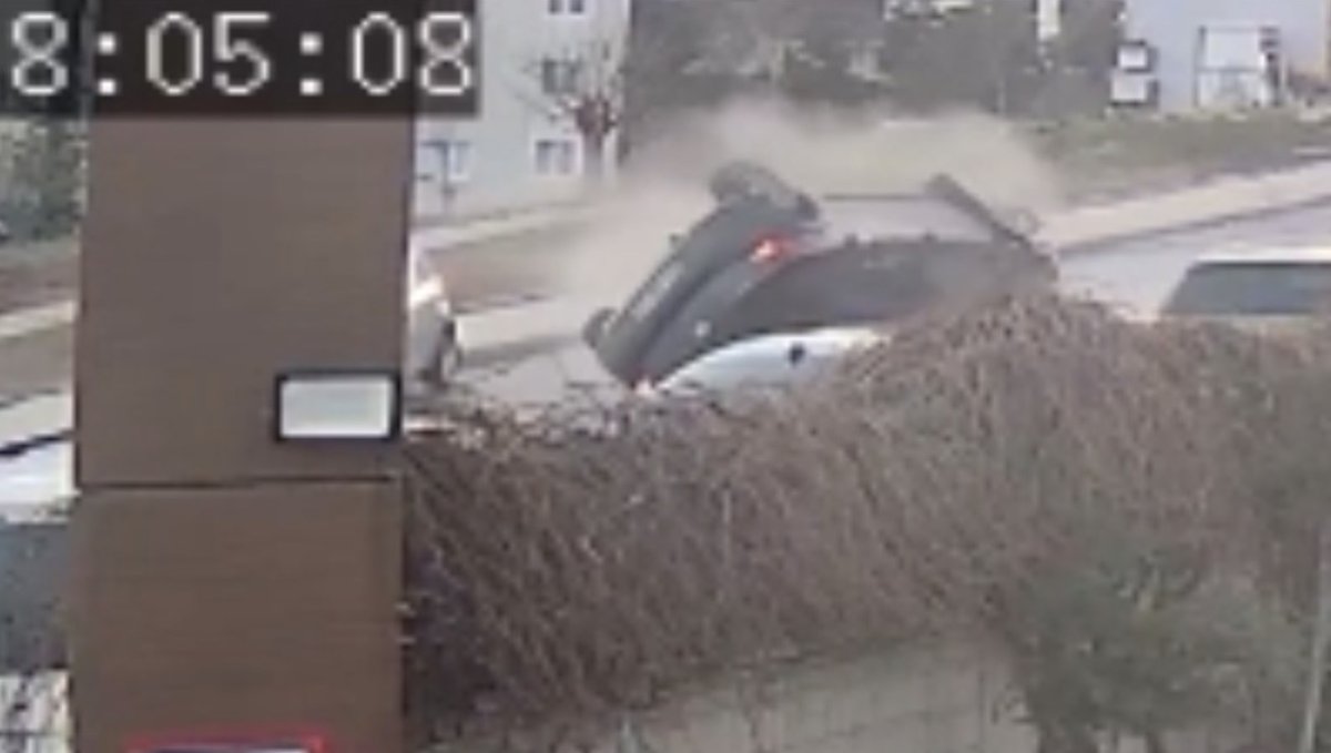 Elazığ'da otomobilin ters döndüğü kazanın görüntüleri ortaya çıktı