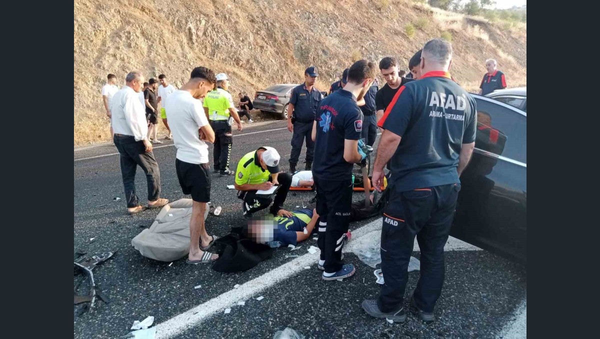 Elazığ'da otomobiller çarpıştı: 1'i ağır 6 yaralı