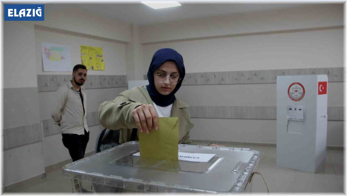 Elazığ'da oy kullanma işlemleri başladı