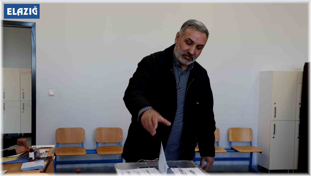 Elazığ'da oy kullanma işlemleri başladı