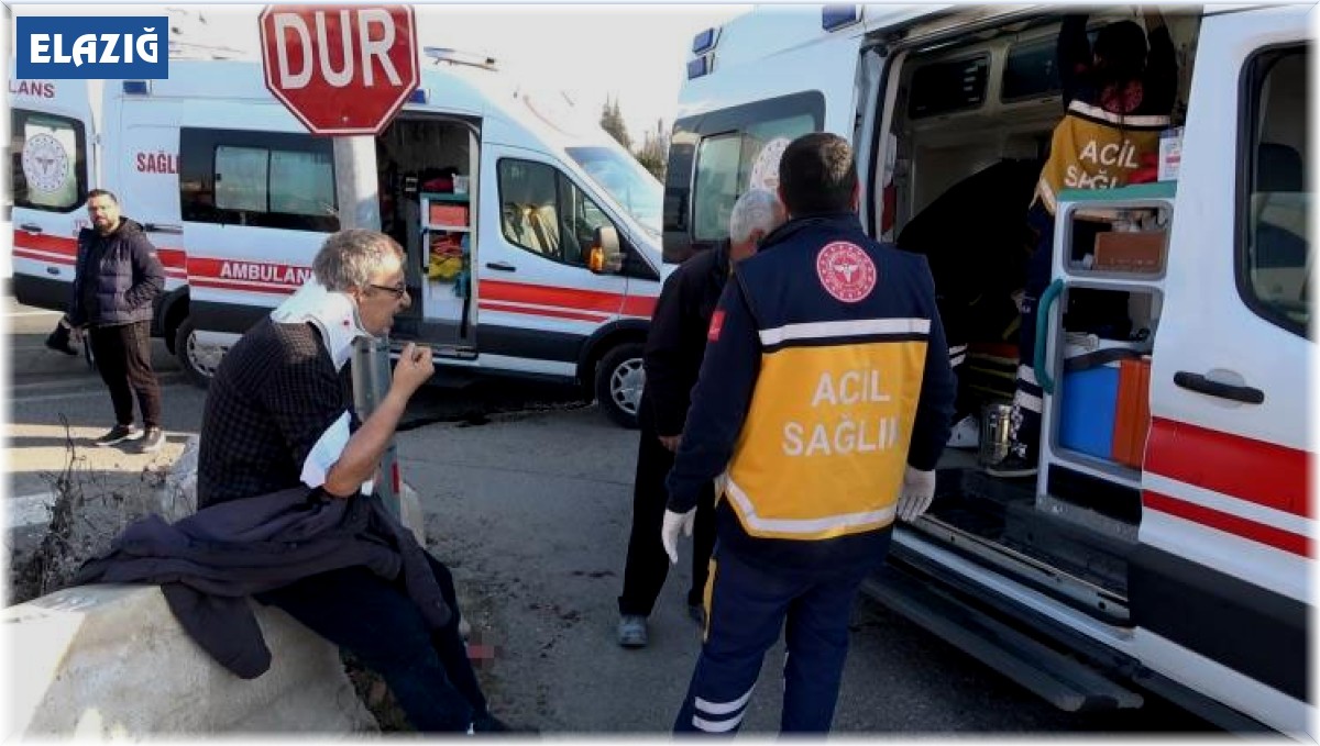 Elazığ'da pikap kamyonun altına girdi: 3 yaralı
