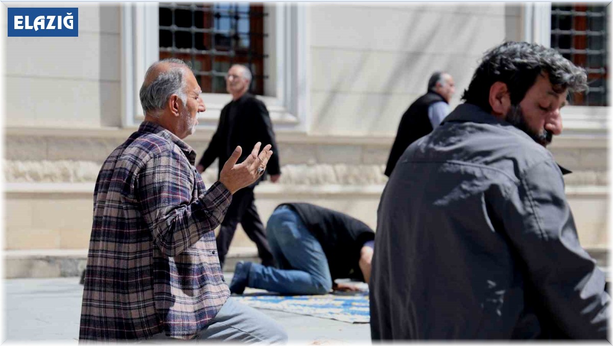 Elazığ'da Ramazan ayının son cuma namazı kılındı