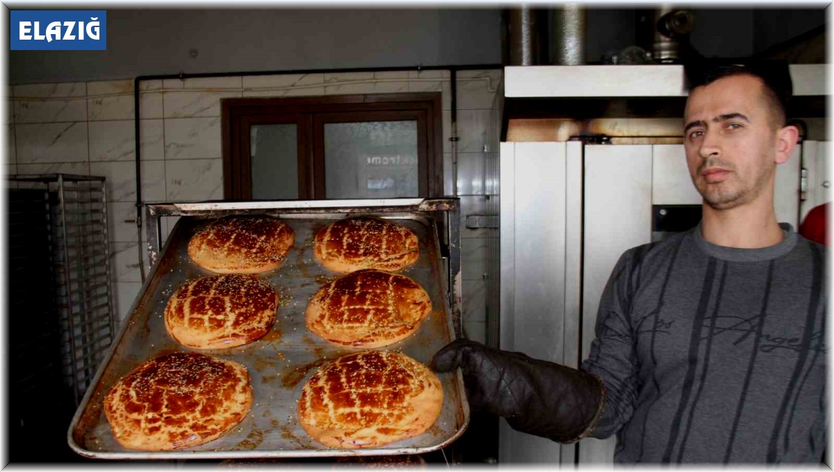 Elazığ'da Ramazan ayıyla birlikte 'nohut ekmek' tezgahtaki yerini aldı