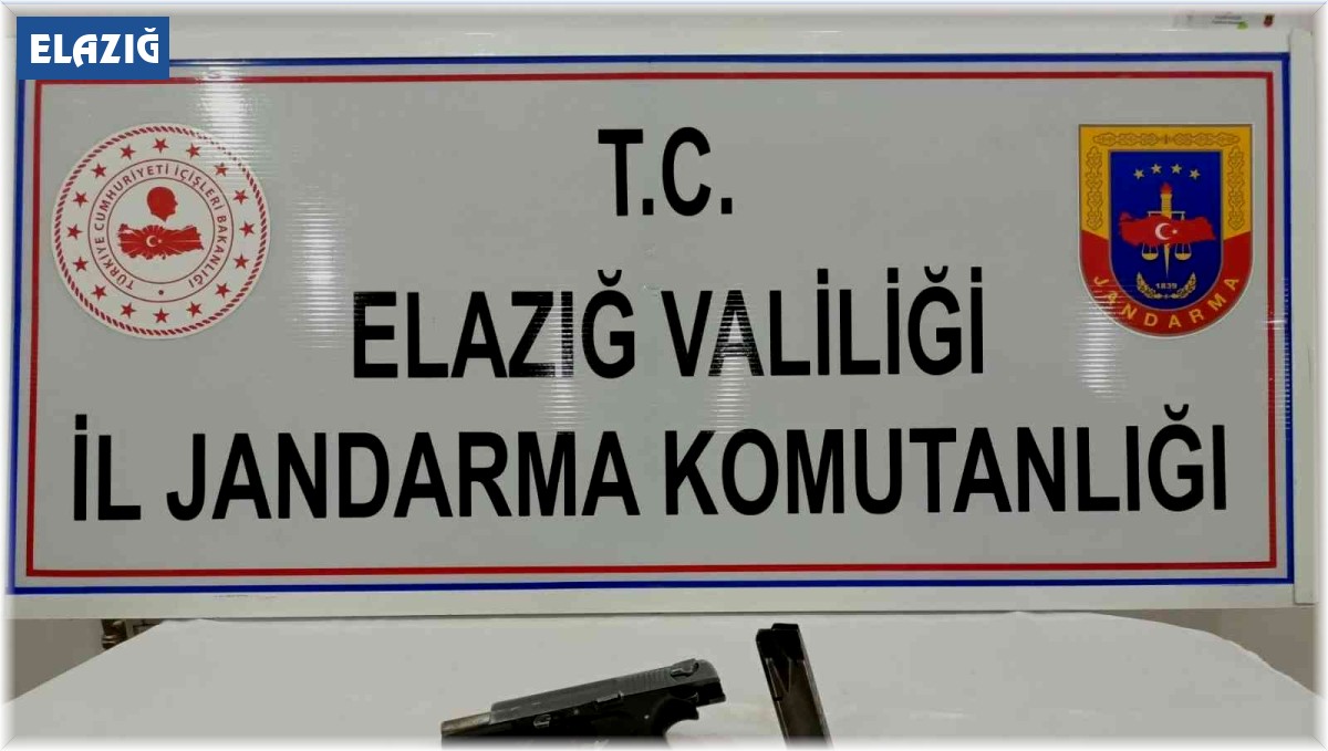 Elazığ'da ruhsatsız tabanca ele geçirdi