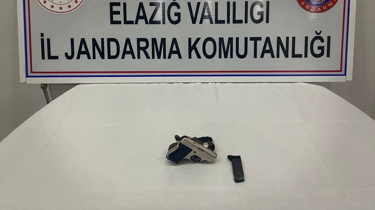 Elazığ'da ruhsatsız tabanca ile yakalanan kişi gözaltına alındı