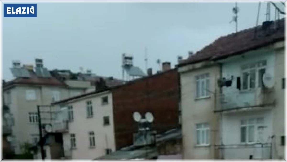 Elazığ'da sağanak, binalar su altında kaldı