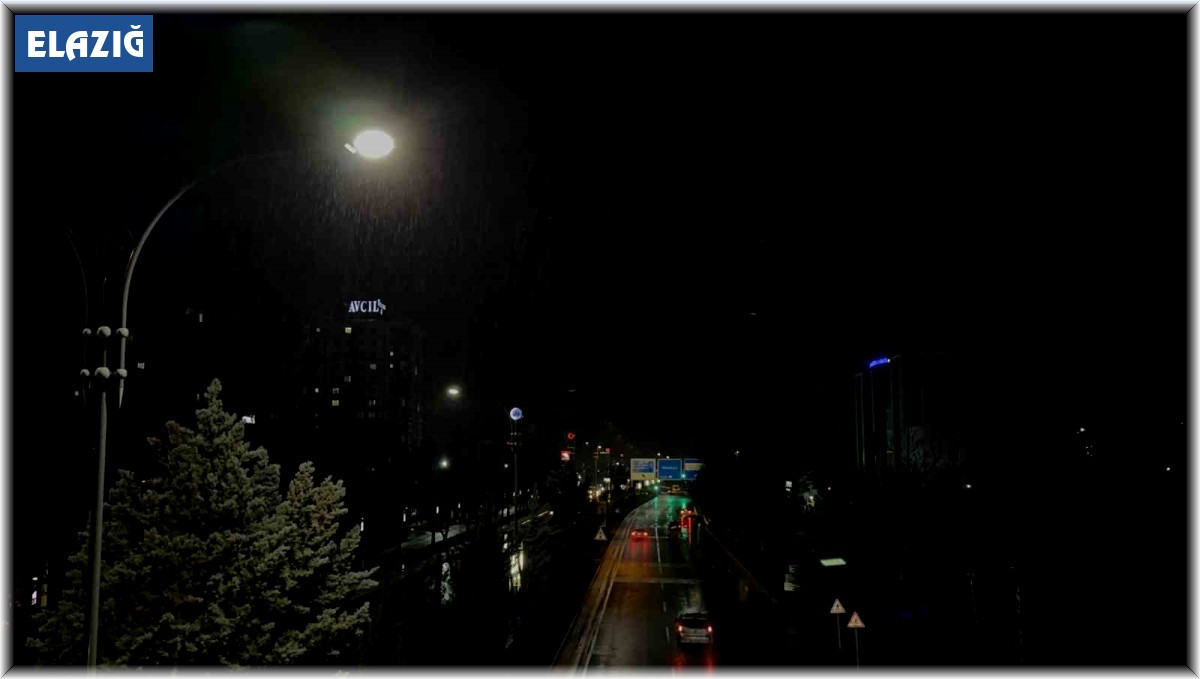 Elazığ'da sağanak etkisini sürdürüyor