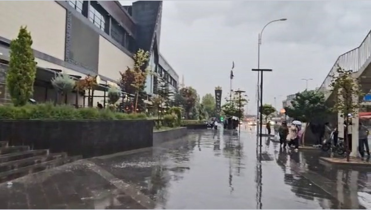 Elazığ'da sağanak ve fırtına etkili oldu