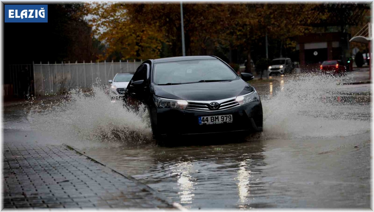Elazığ'da sağanak yağış etkili oldu