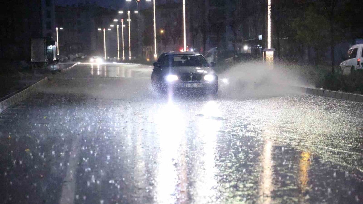 Elazığ'da sağanak yağış etkili oldu