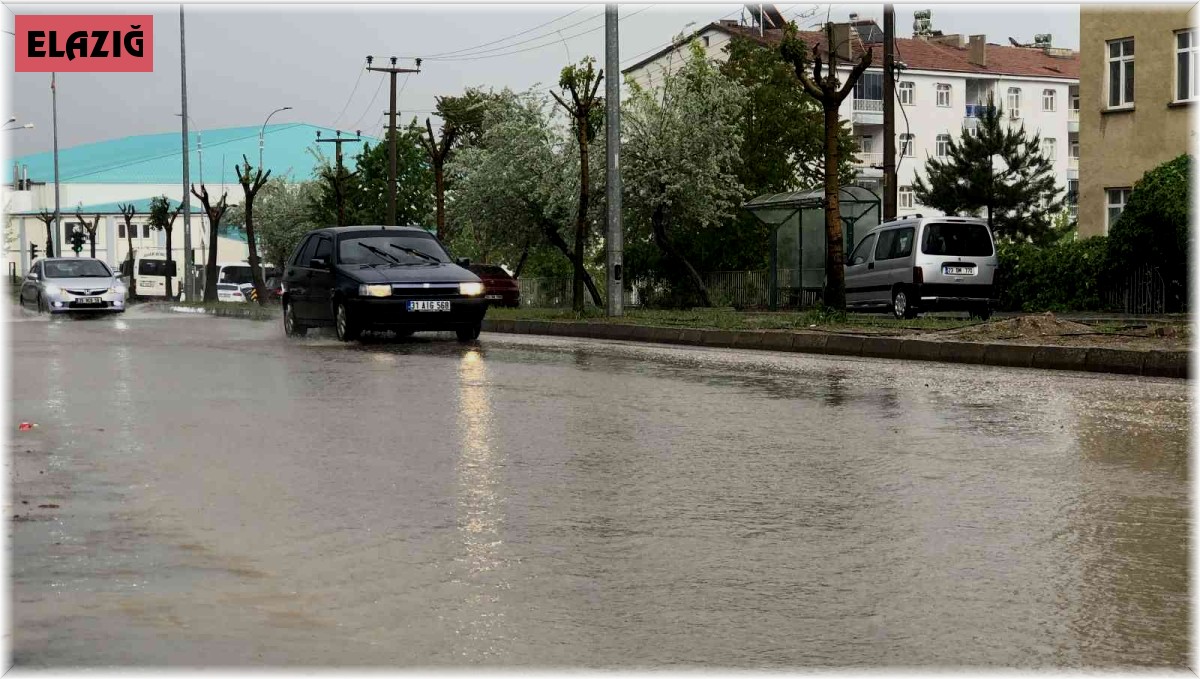 Elazığ'da sağanak yağış etkili oldu