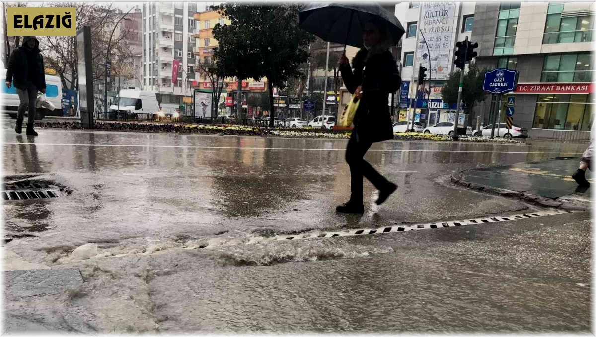 Elazığ'da sağanak yağış etkili oldu