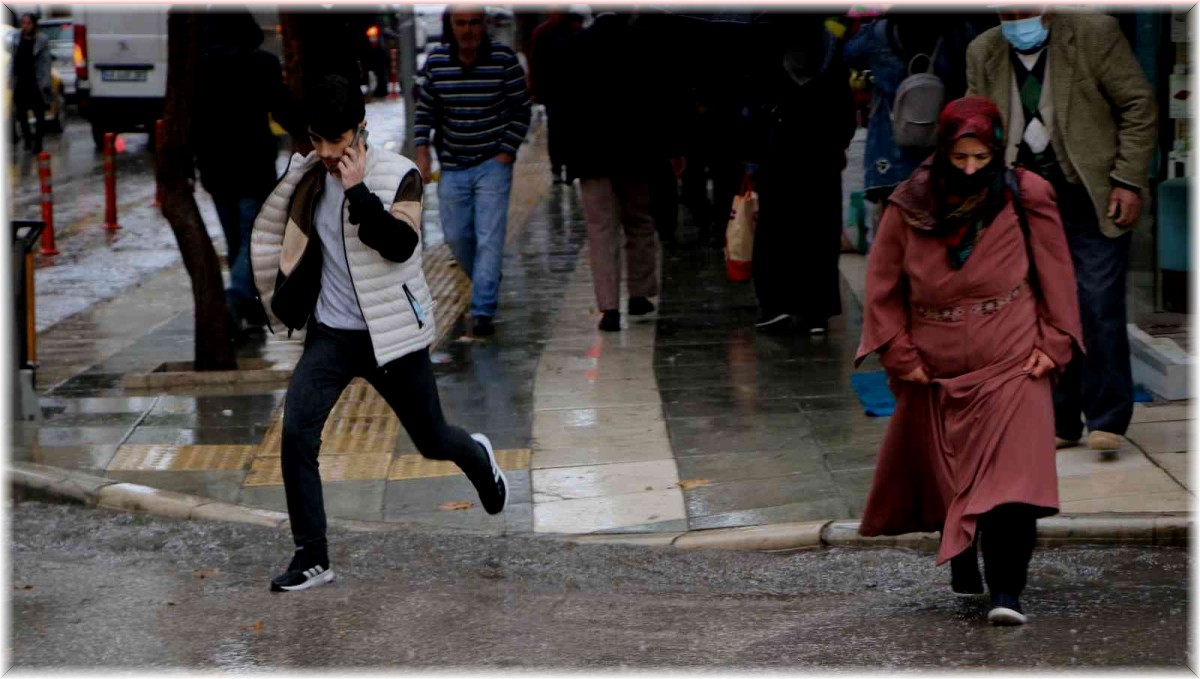 Elazığ'da sağanak yağış etkili oldu