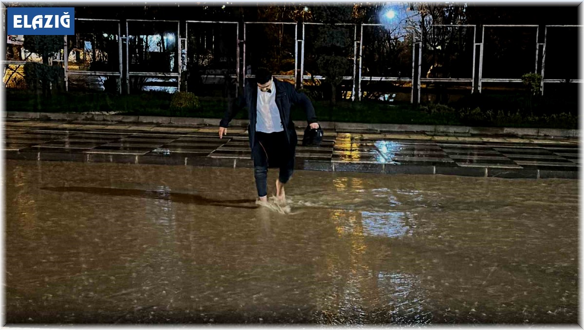 Elazığ'da sağanak yağışta yalın ayak yürüyüş