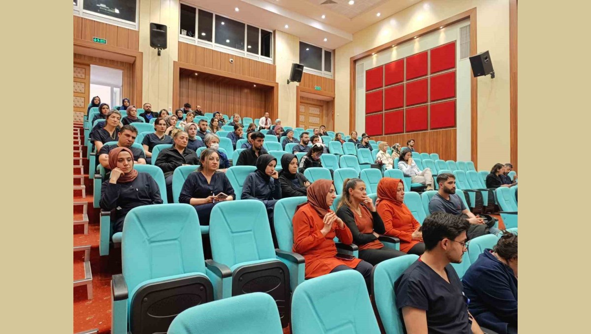 Elazığ'da sağlık çalışanlarına aşı ve transferleri hakkında bilgi verildi