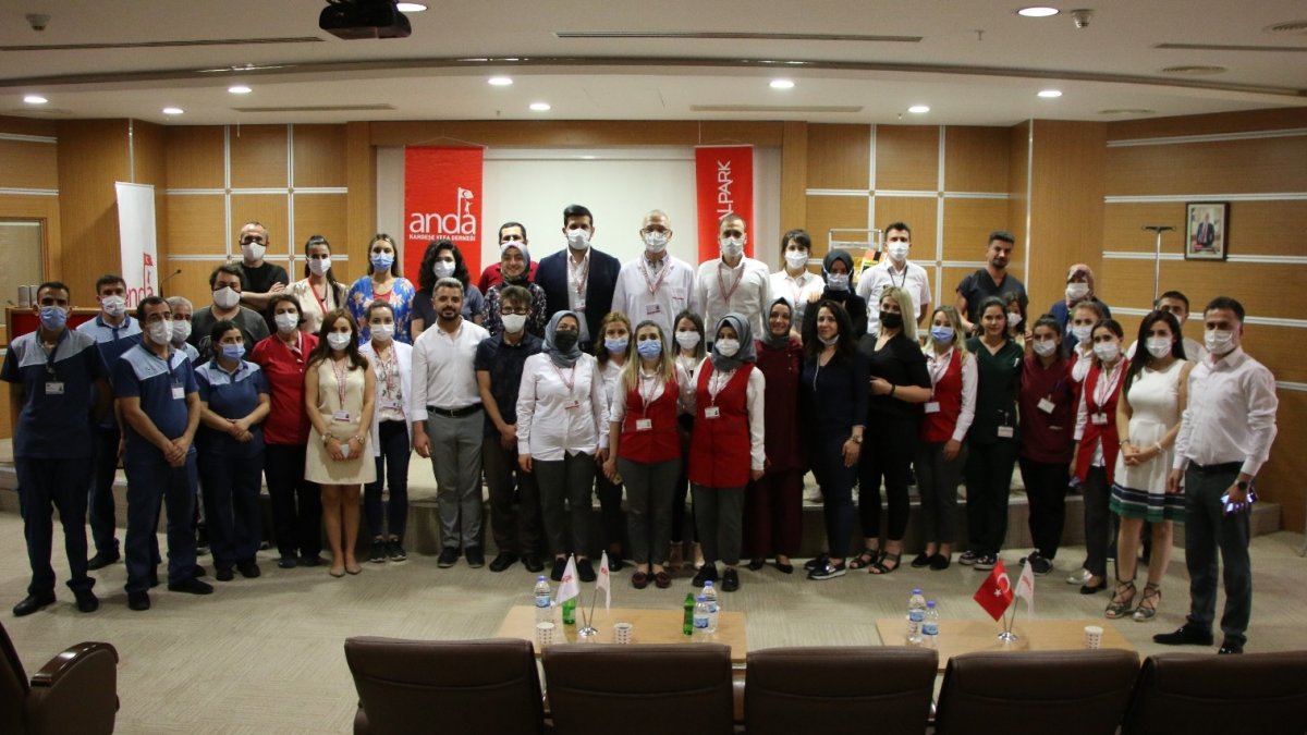 Elazığ'da sağlık çalışanlarına yönelik 'Hayatlarımız Sallanmasın' adlı tiyatro etkinliği düzenlendi