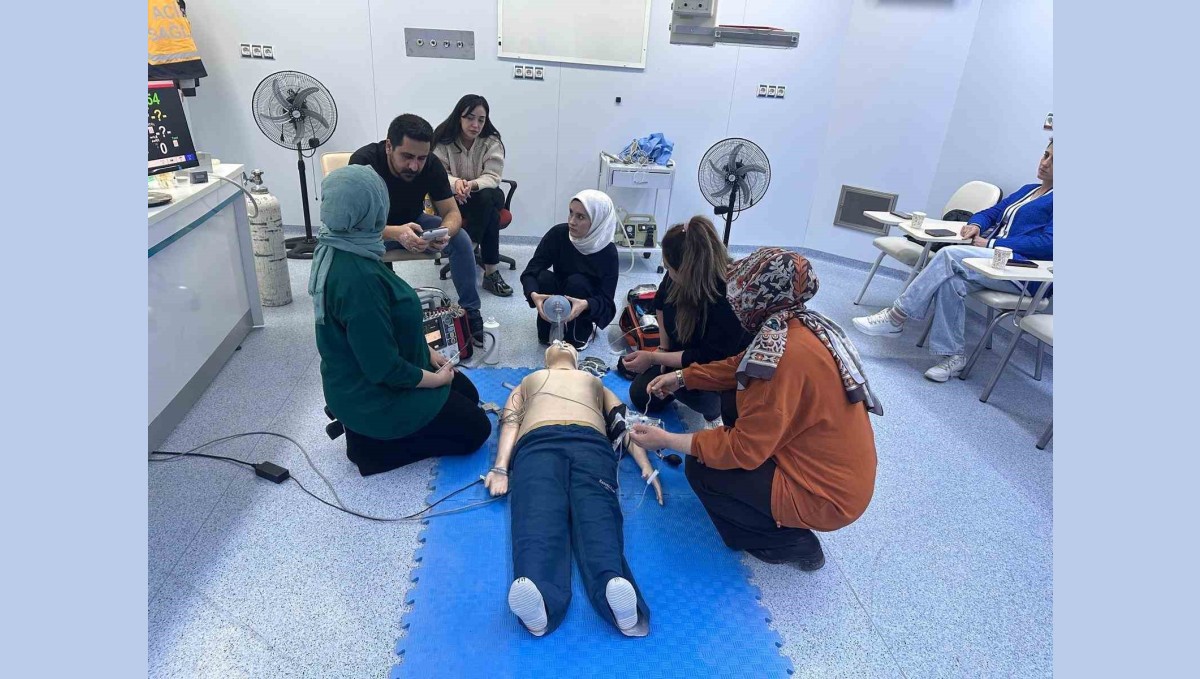 Elazığ'da sağlık personeline temel eğitim verildi