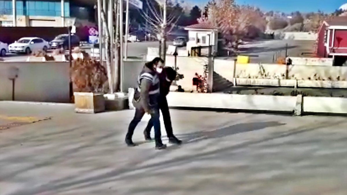 Elazığ'da sahte hesapla kurduğu alışveriş sitesi üzerinden dolandırıcılık yapan şüpheli yakalandı