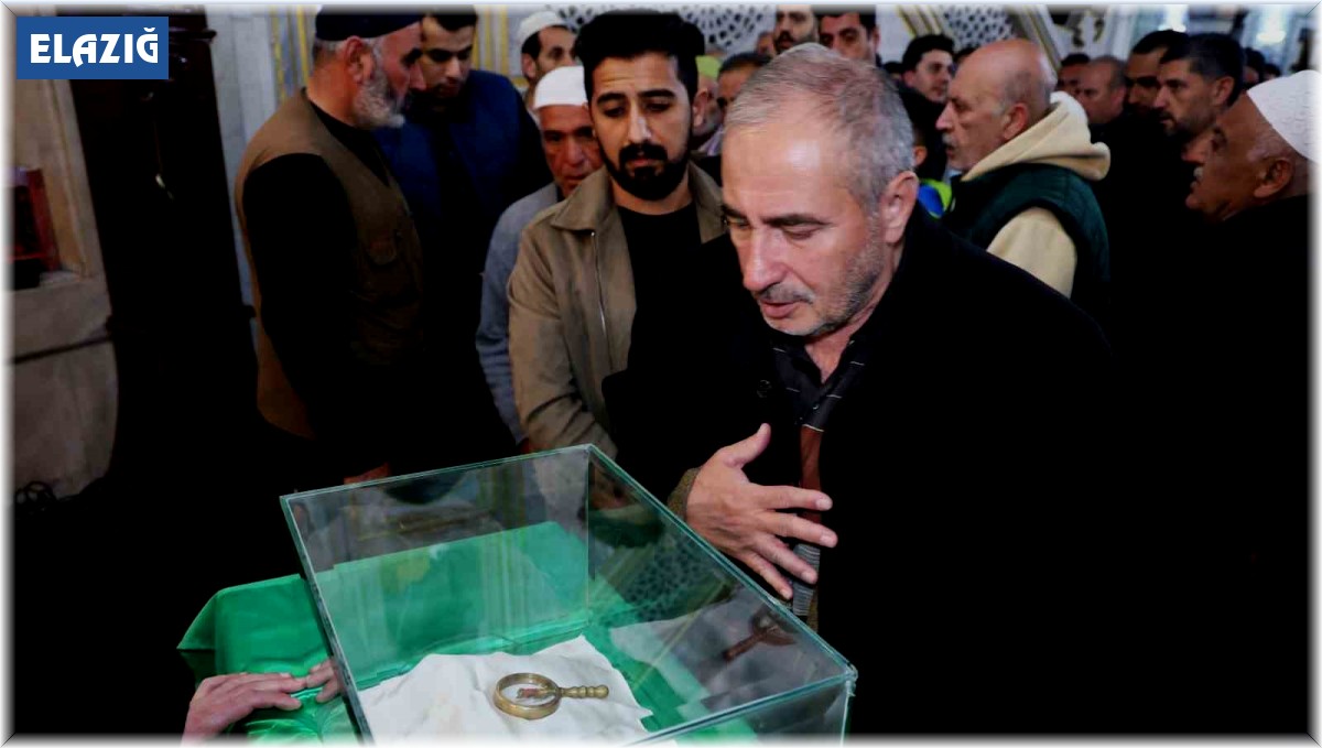 Elazığ'da Sakal-ı Şerif'i görmek için sıraya girdiler