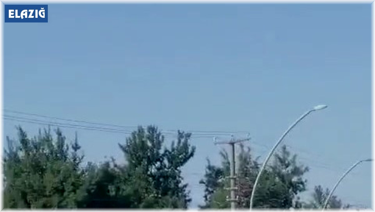 Elazığ'da sepetli motosikletin tehlikeli yolculuğu kameraya yansıdı