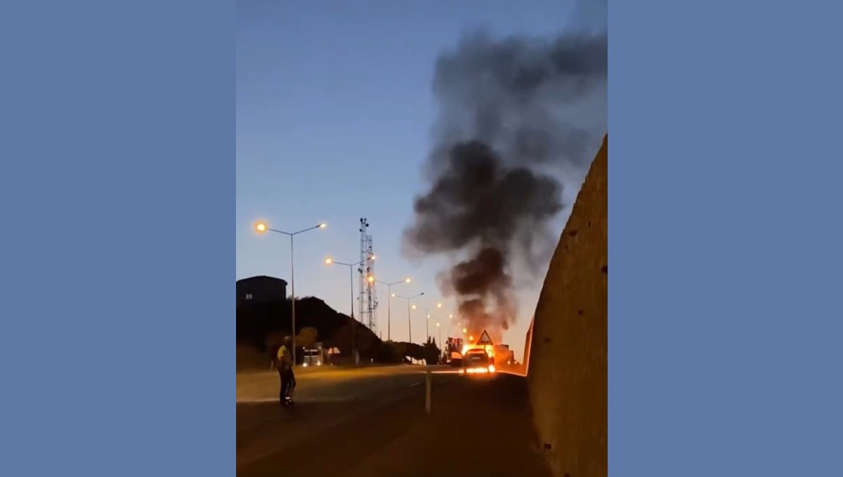 Elazığ'da seyir halindeki otomobil yandı