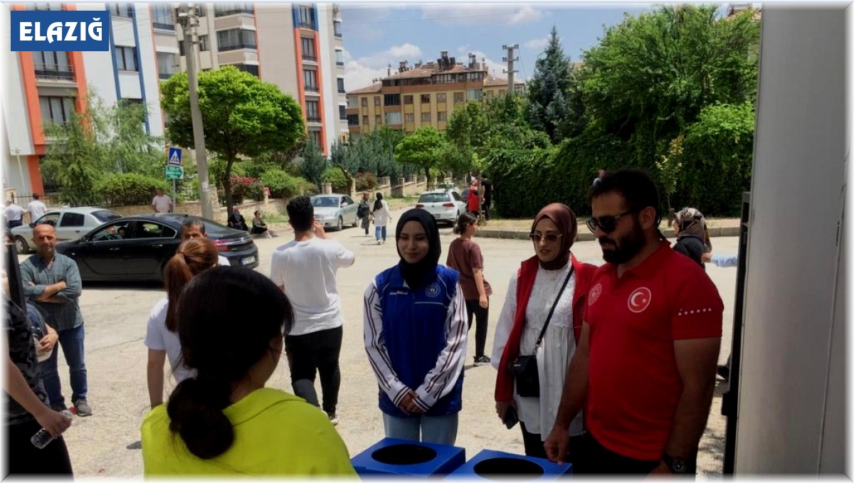 Elazığ'da sınav kalemleri öğrenciler için toplandı