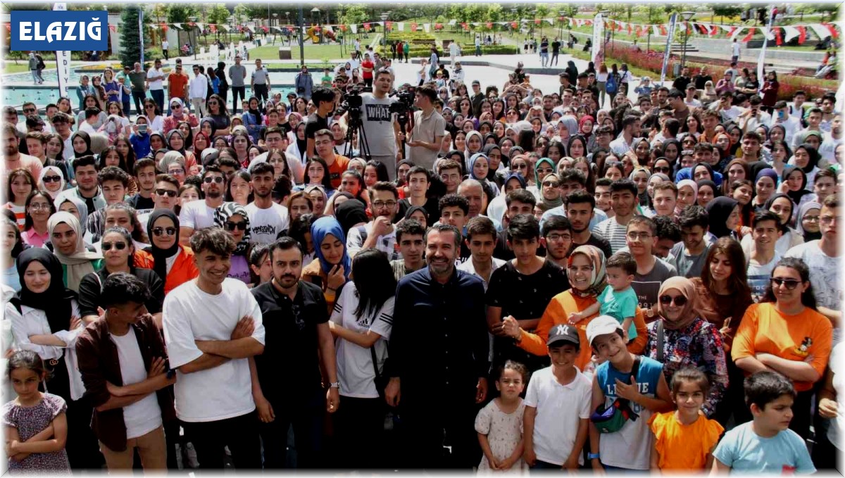 Elazığ'da sınava girecek öğrencilere moral etkinliği