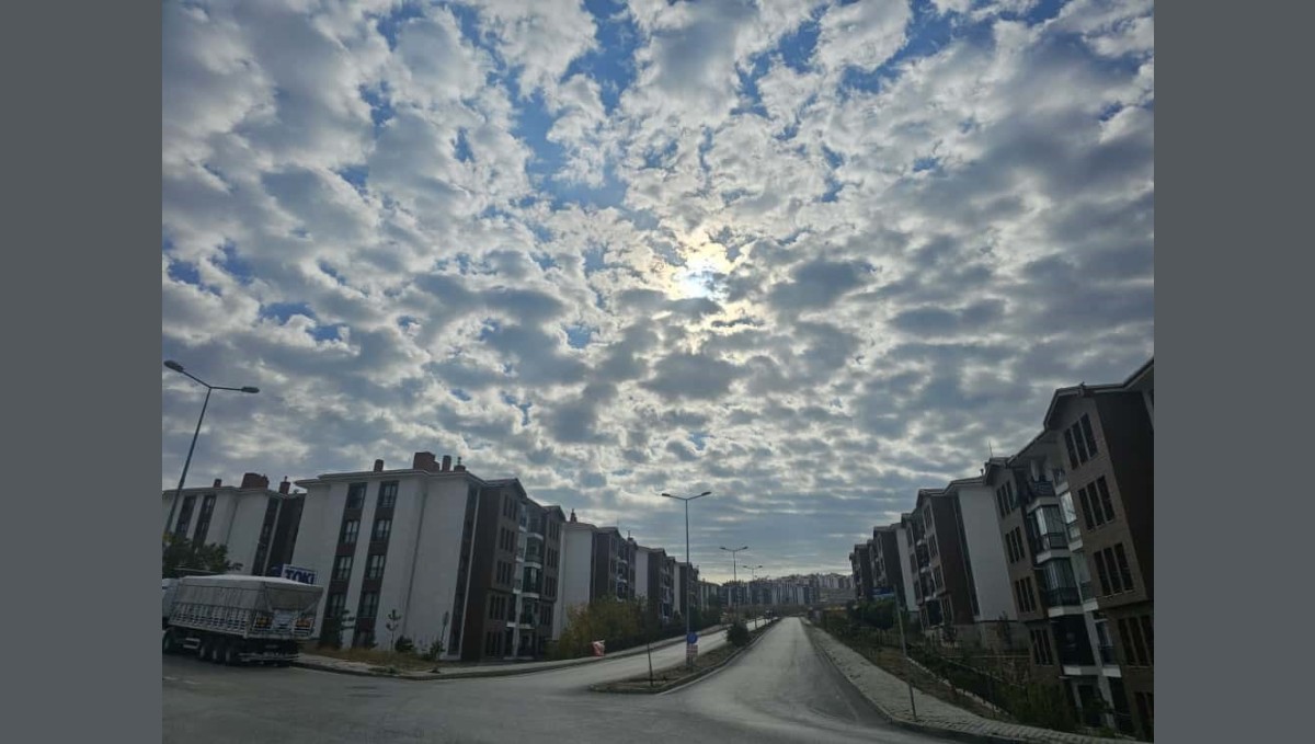 Elazığ'da sirrokümülüs bulutları görsel şölen sundu