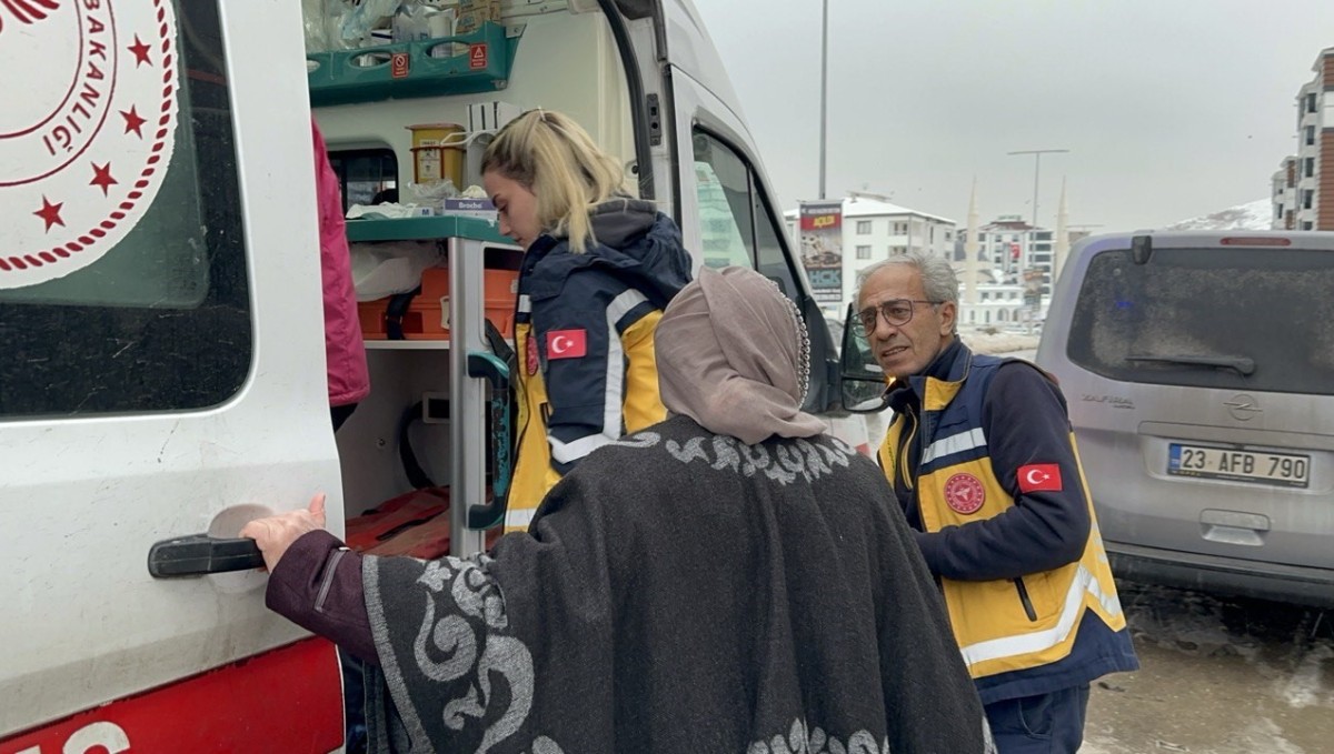Elazığ'da sitede doğal gaz zehirlenmesi: 1'i çocuk 6 kişi hastaneye kaldırıldı