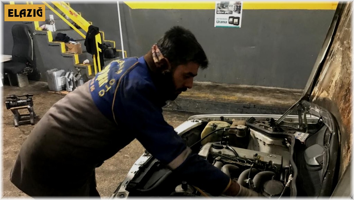 Elazığ'da soğuklar arttı, ustalar sürücülere kış bakımını hatırlattı