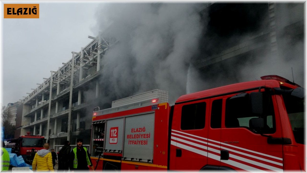 Elazığ'da stadyumdaki yangın söndürüldü