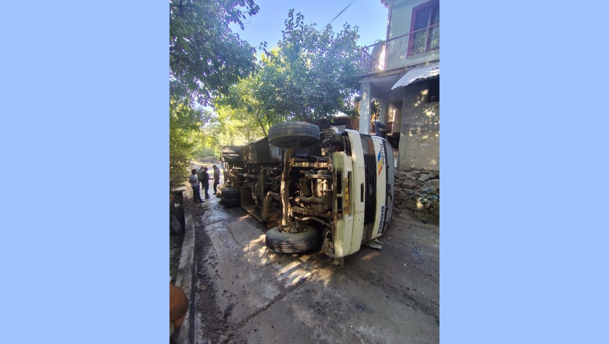 Elazığ'da su tankeri devrildi: 1 yaralı