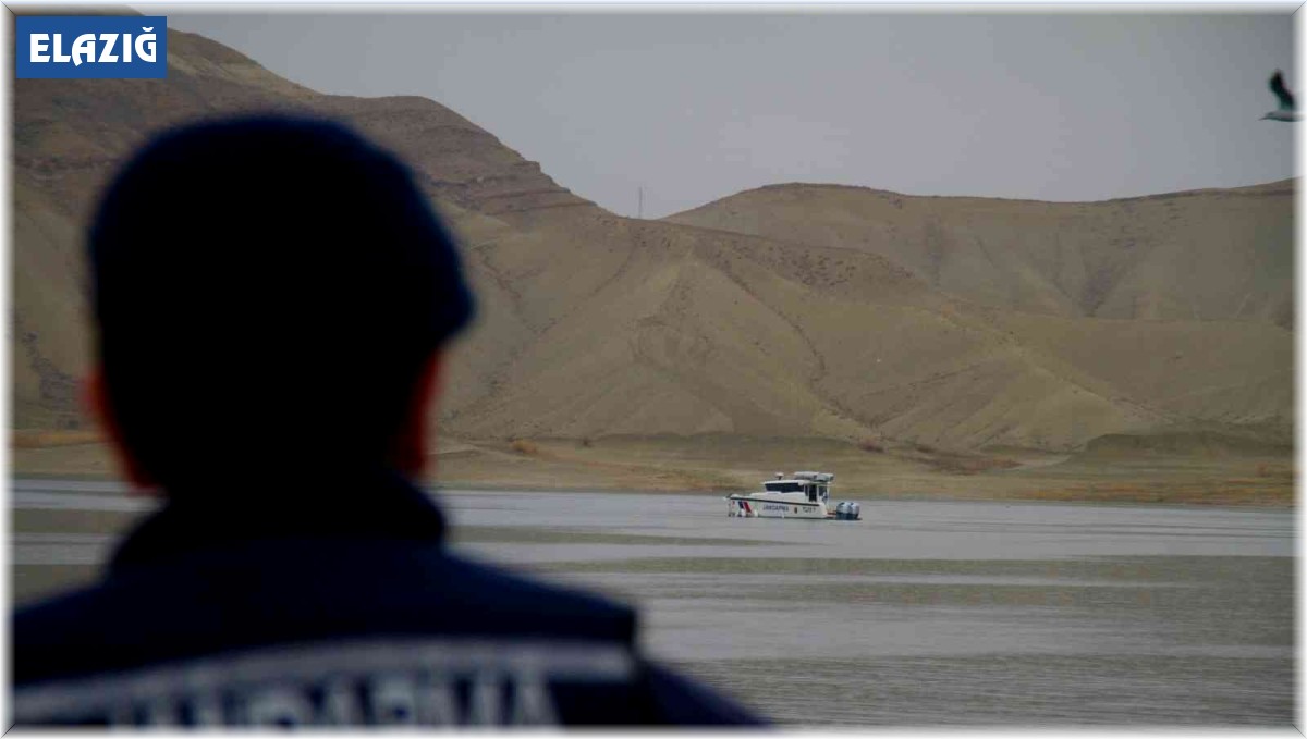 Elazığ'da suda kaybolan balıkçıyı arama çalışmaları devam ediyor