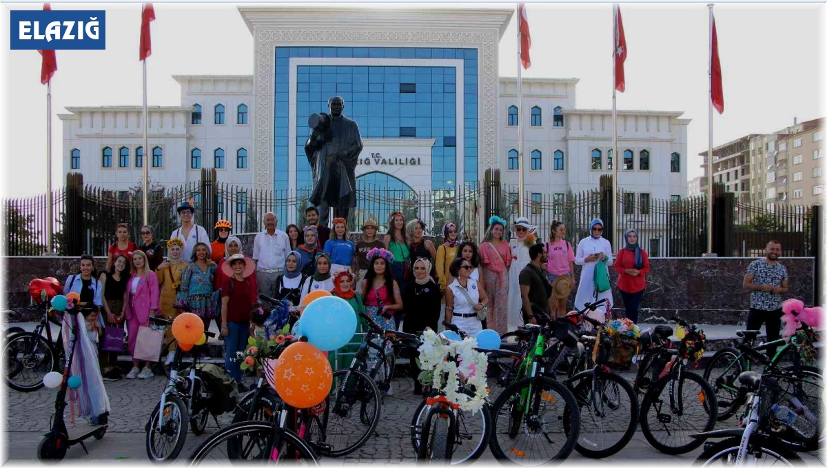 Elazığ'da 'Süslü Kadınlar' Otomobilsiz Kentler Günü için pedal çevirdi