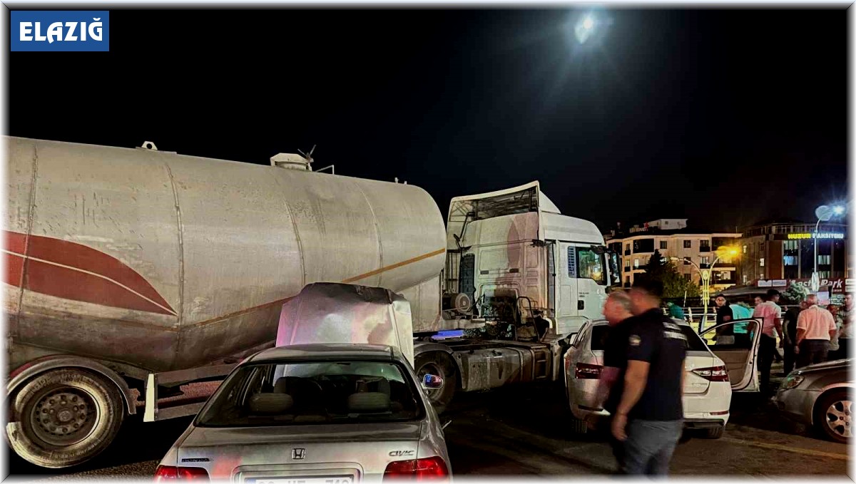 Elazığ'da tankerle iki otomobil çarpıştı: 2 yaralı