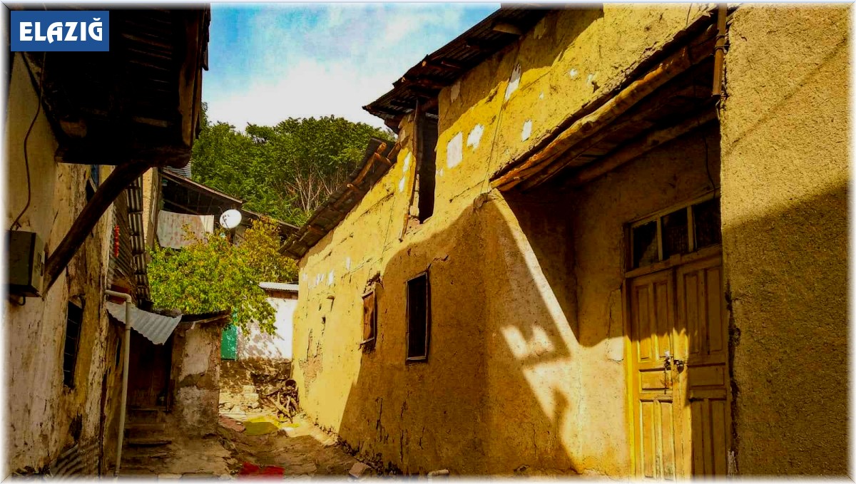 Elazığ'da tarihi konaklar sonbahar renklerine büründü