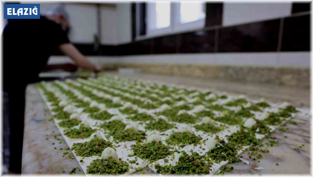 Elazığ'da tatlıcıların bayram mesaisi sürüyor