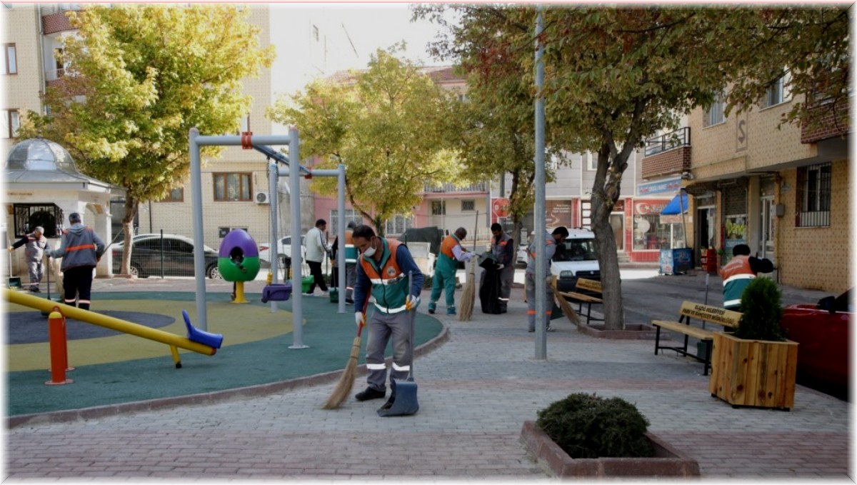 Elazığ'da temizlik çalışmaları sürüyor