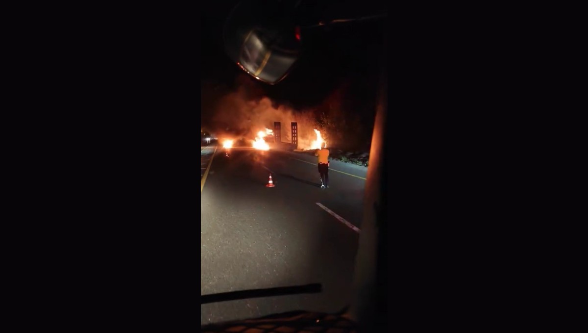 Elazığ'da tır alev alev yandı