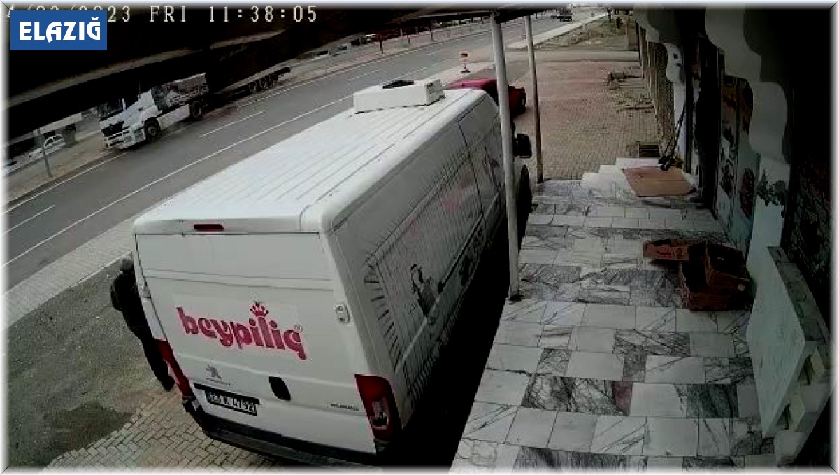 Elazığ'da tır kamyona çarptı: 1 yaralı