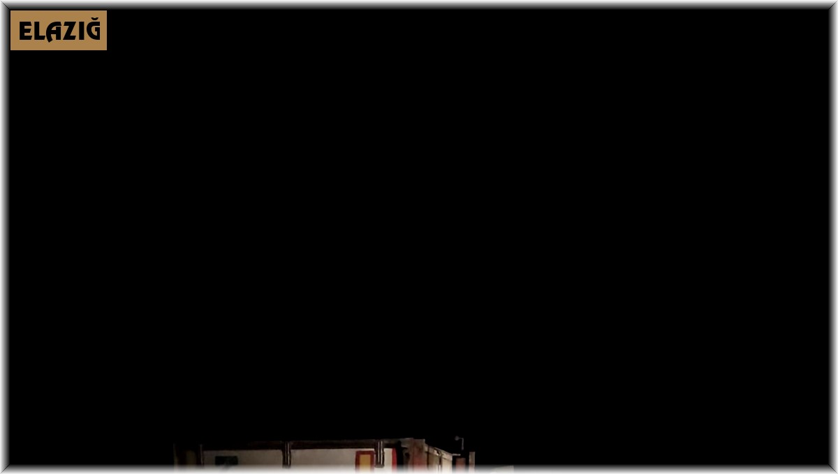 Elazığ'da tır yan yattı: 1 yaralı